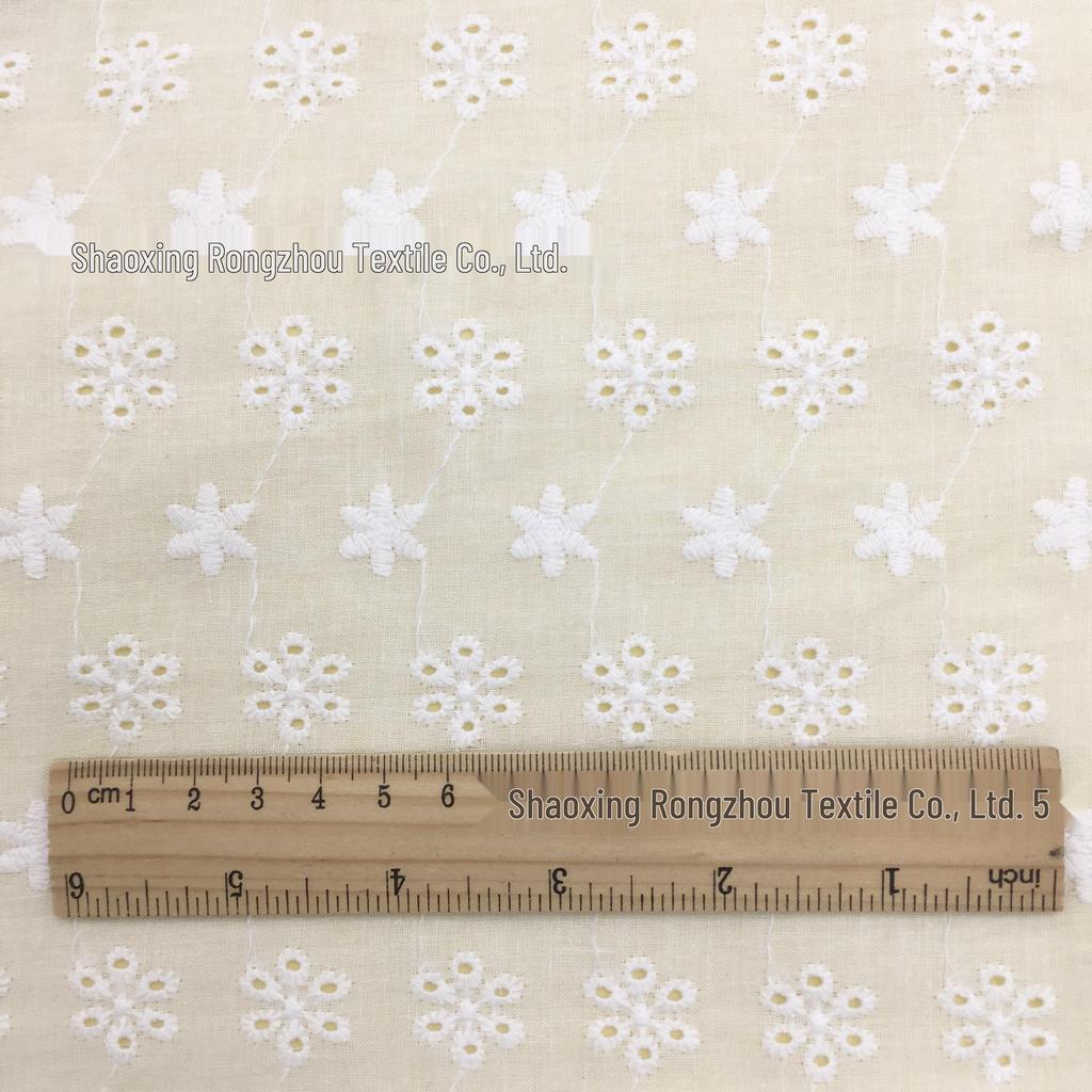 100 % Baumwoll-Stickstoff mit Lochstickerei – 45 Muster für selbstgemachte Kinderkleidung und Mützen
