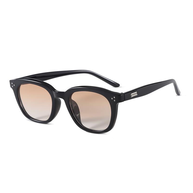 2026 Bare-faced High-Grade Studded Square Sunglasses for Men & Women - Fashionable & Slimming UV Protection Style 3370