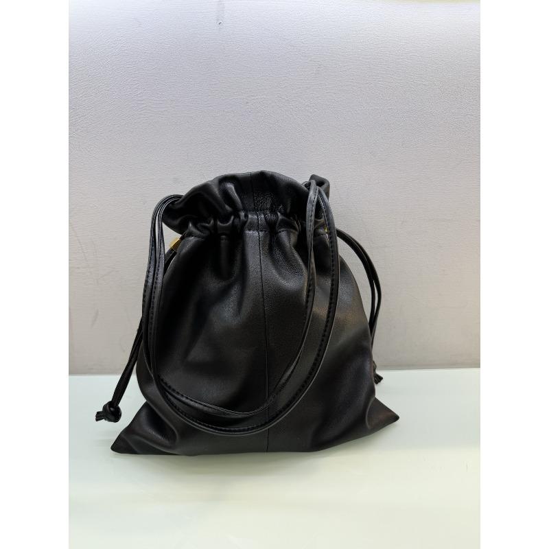Arc de Triomphe, Poetry, the same lambskin drawstring lucky bag, lazy wind pleated cloud bag, light leather messenger bag blank without label
