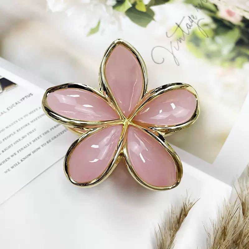 Plumeria Claw Clip: European & American Stylish Hair Accessory for Updos
