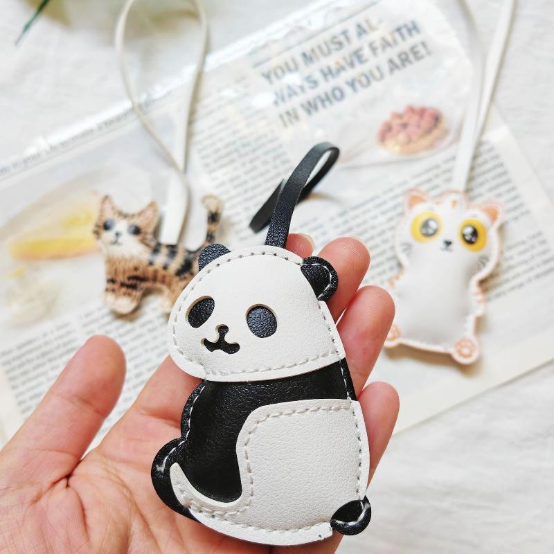 Cat Panda Handmade Leather Pendant Keyrings Cute Car Backpack Keychain For Animal Lovers Bag Accessories Charm Jewelry Gift
