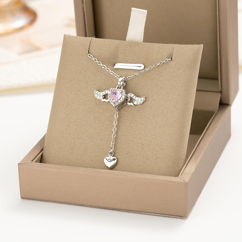 

Fluttering Heart Wing Tassel Necklace Light Luxury Collarbone Chain for Women