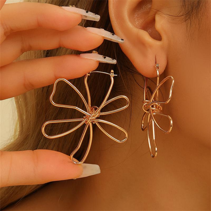 Vintage Goldfarbene Große Blumen-Hängeohrringe für Damen Klassische Mehrschichtige Metall-Ohrringe mit Langem Quasten-Anhänger Bohmischer Ohrschmuck Geschenke