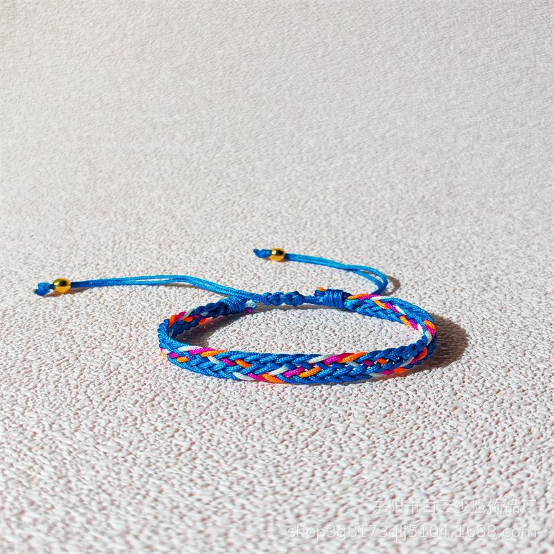 Handgefertigtes künstlerisches verstellbares Armband im nationalen Stil, gewebt