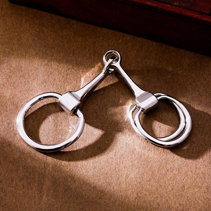 

Wang Manni Silk Scarf Horseshoe Buckle - Elegant Horsebit Style серебряный