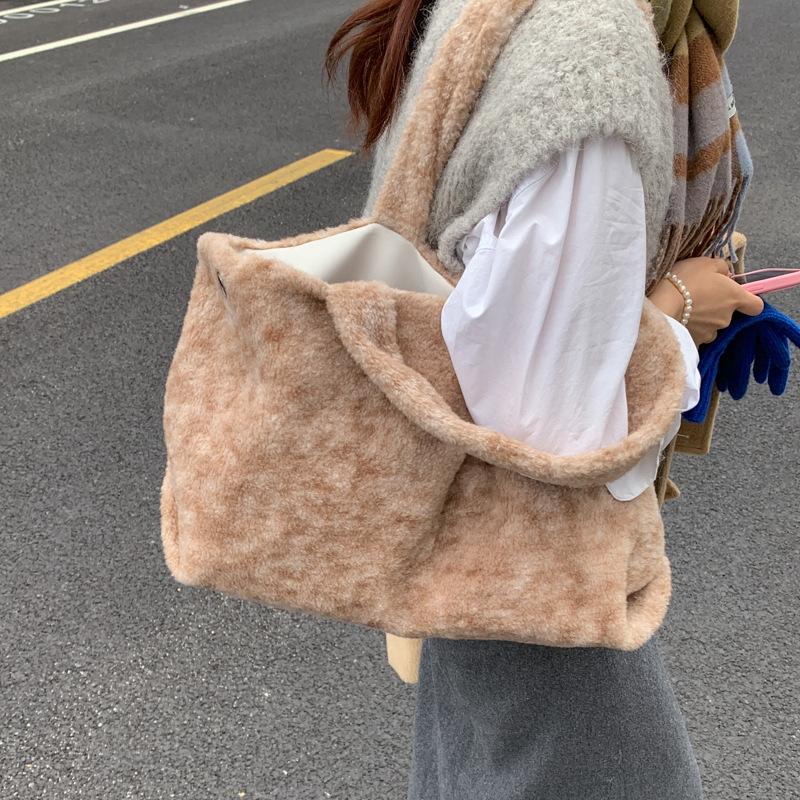 Fashi Ombre Fur Leisure Shoulder Bag Large Capacity Commuter Tote Bag New Lazy Style Texture Simple and Versatile Storage Bags