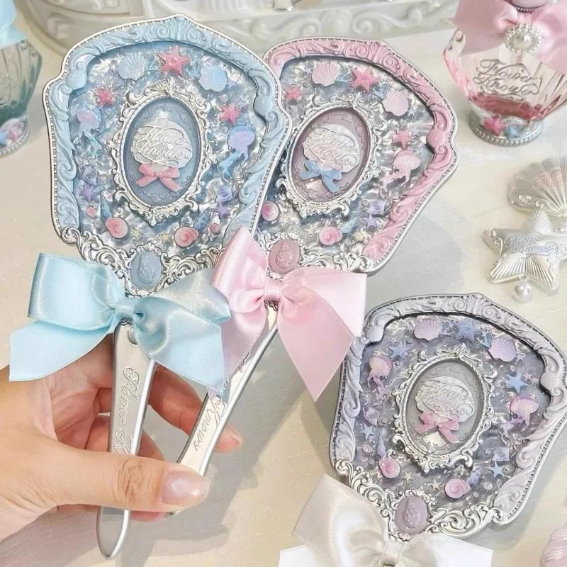 Flowerknows Specchio da Mano Portatile per Trucco Knight Unicorn Shell Pearl Collection Alta Bellezza
