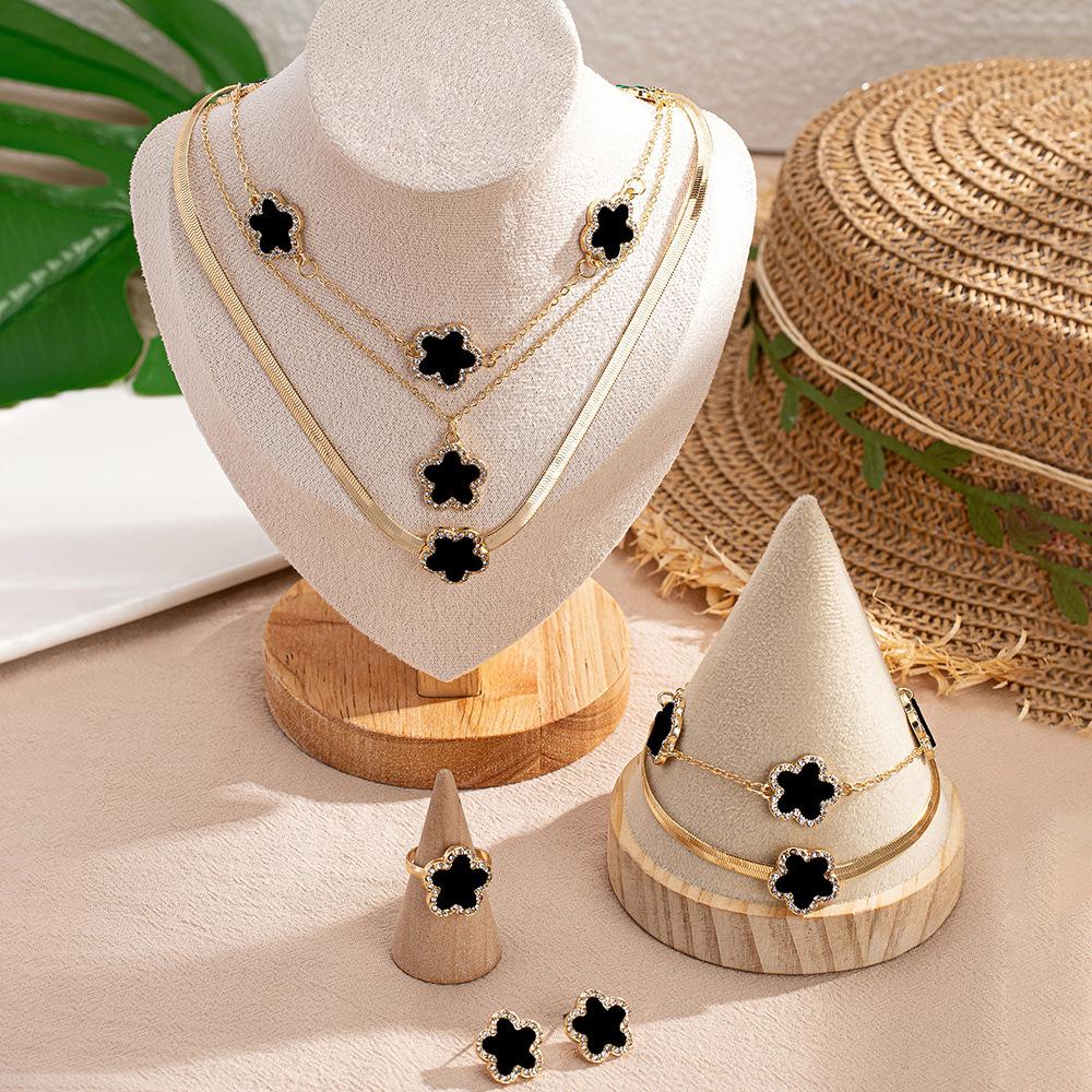 

Trendy Retro Star Element Jewelry Set: Necklace, Bracelet, Earrings, and Ring