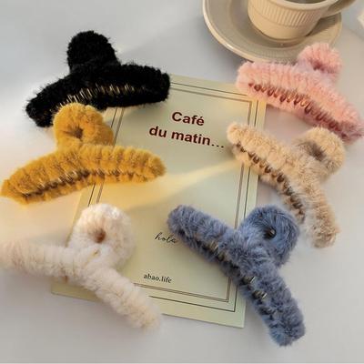 Korean Plush Claw Hair Clip - Fluffy, Chic Winter Accessory for Girls