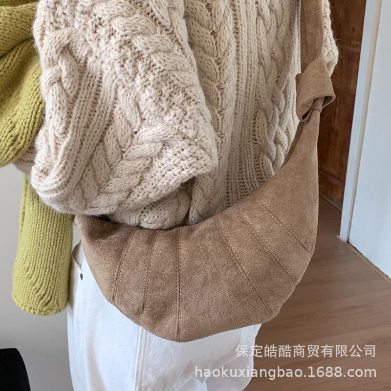 Niche Design Fashionable Suede Horn Bag Women's 2025 New Ins Retro Casual Dumpling Bag Messenger Bag