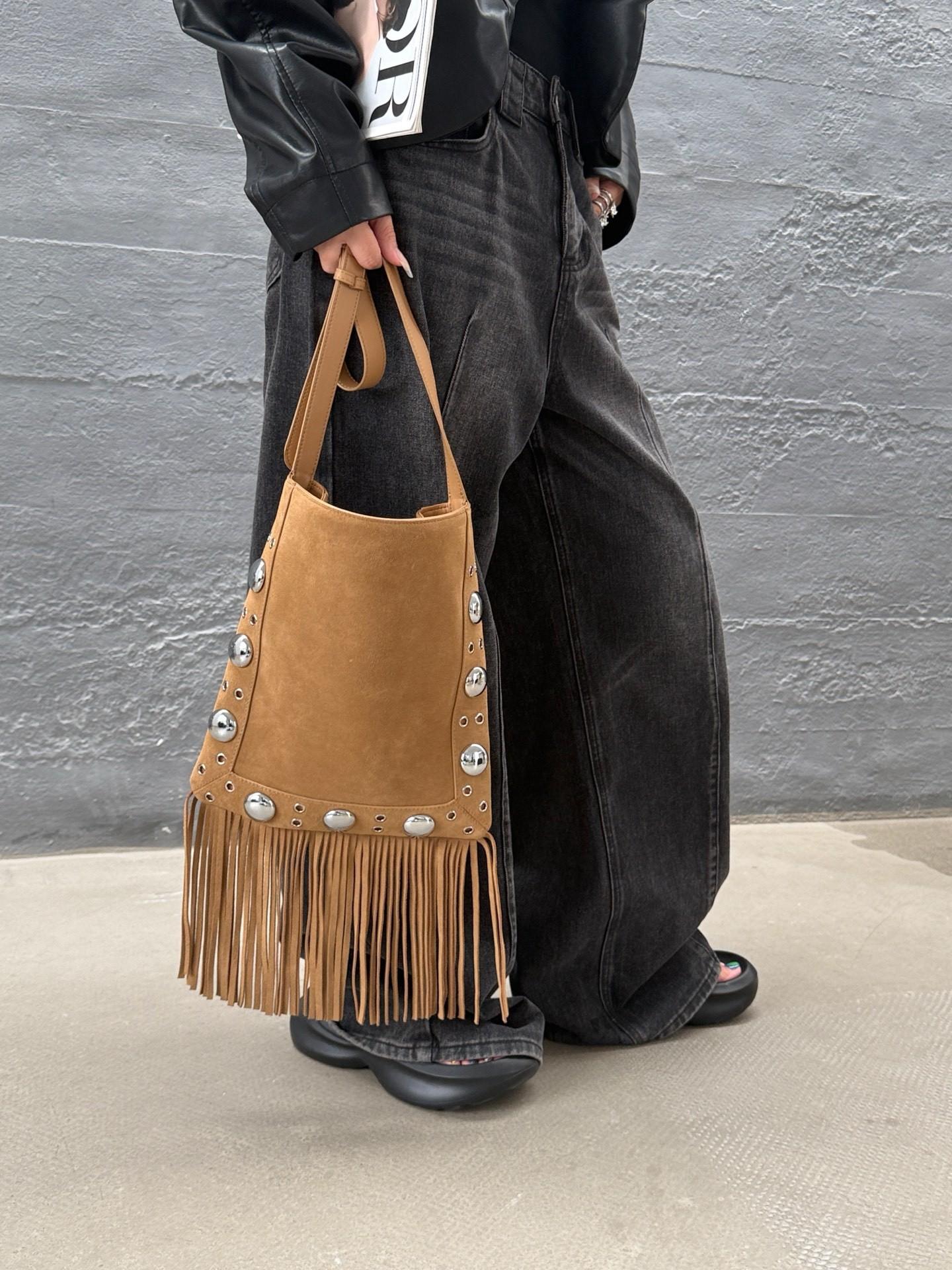 

Women s Mobile Phone Bag With Tassel 2025 Internet Popular Style Cowhide Leather Hardware Chain Fashion Single Shoulder Crossbody Bag Casual Style 30x3x31cm коричневый