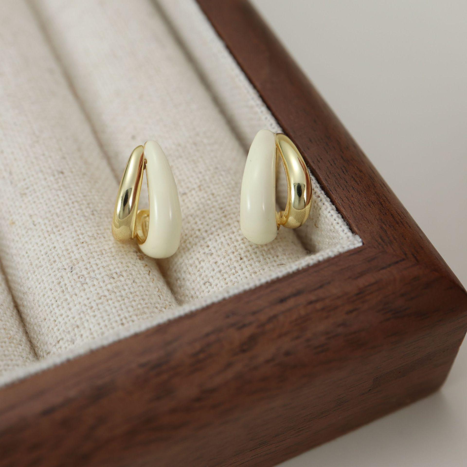 

S925 Sterling Silver Geometric Multicolor Epoxy Stud Earrings for Women – Versatile and Elegant Design Platinum-Pink