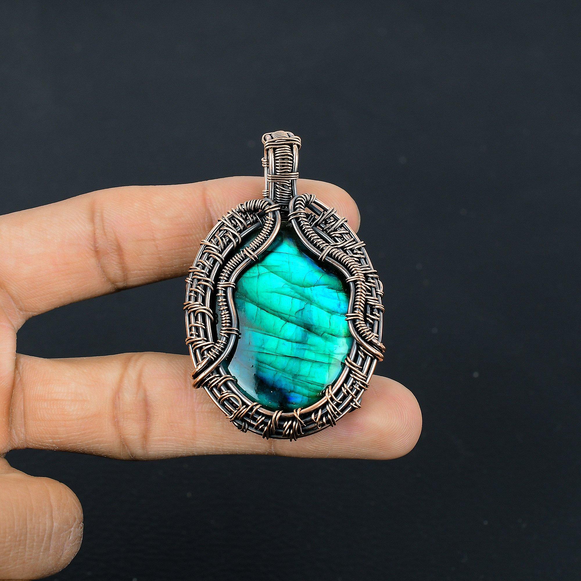 

Подвеска из лабрадорита с зелёной вспышкой, ювелирное изделие из драгоценного камня, подвеска с обмоткой из медной проволоки 999 пробы, украшение ручной работы, подвеска с камнем-талисманом, подарок для него 2.55 Inches