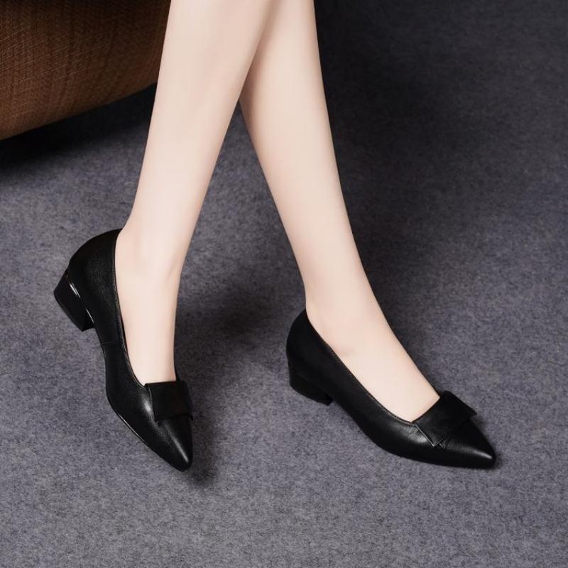 Spring Women's Pointed-Toe Chunky Heel Pumps Soft Leather Low-Heel Work Shoes Minimalist Versatile Black Commuting Shoes