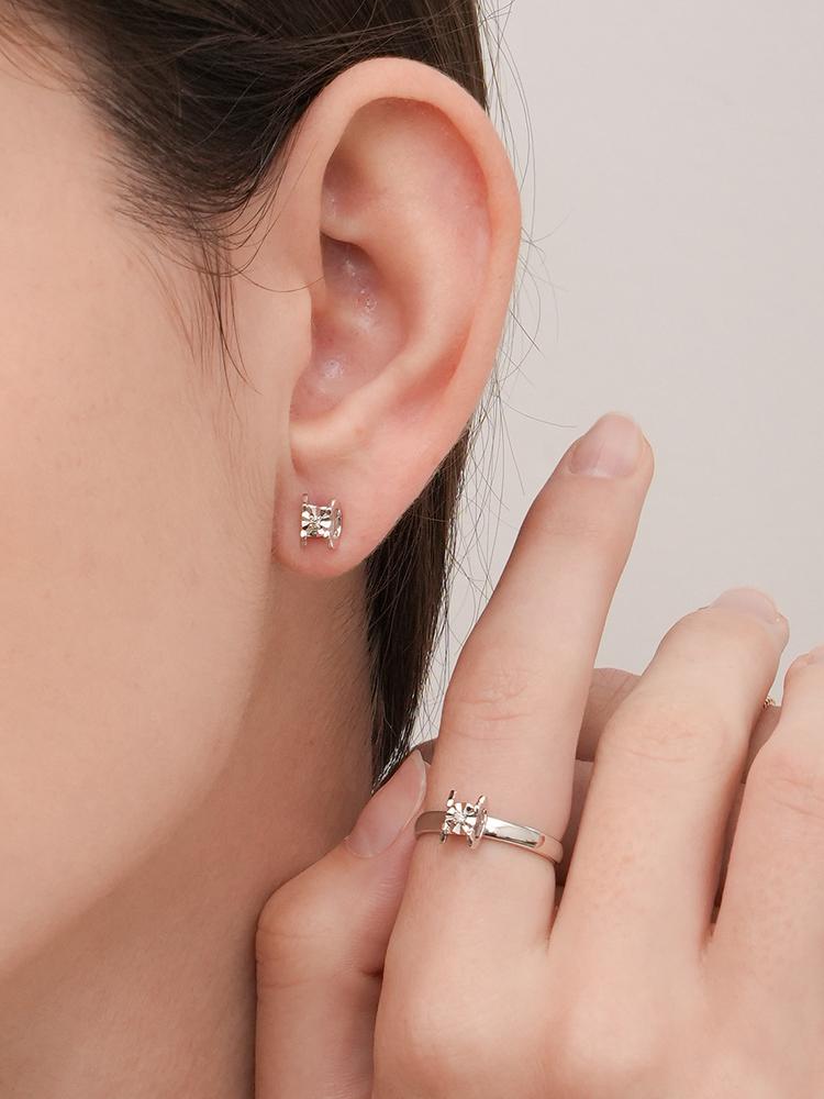 Minimalpiercing 14K 18K Platinum Frame Diamond Earrings