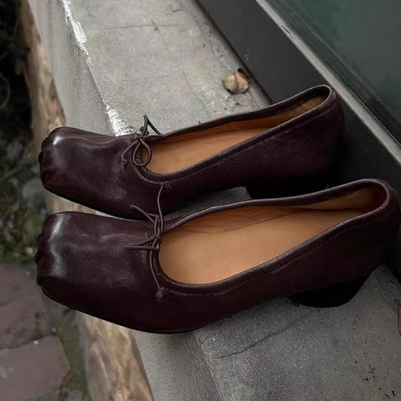 Retro plisované baleríny na nízkém silném podpatku