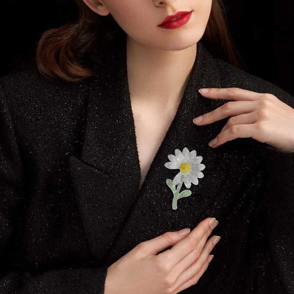 Elegant Daisy Brooch, Unisex Daisy Accessories, Suit and Dress Accessories, Can Be Worn All Year Round, Perfect Jewelry Gift