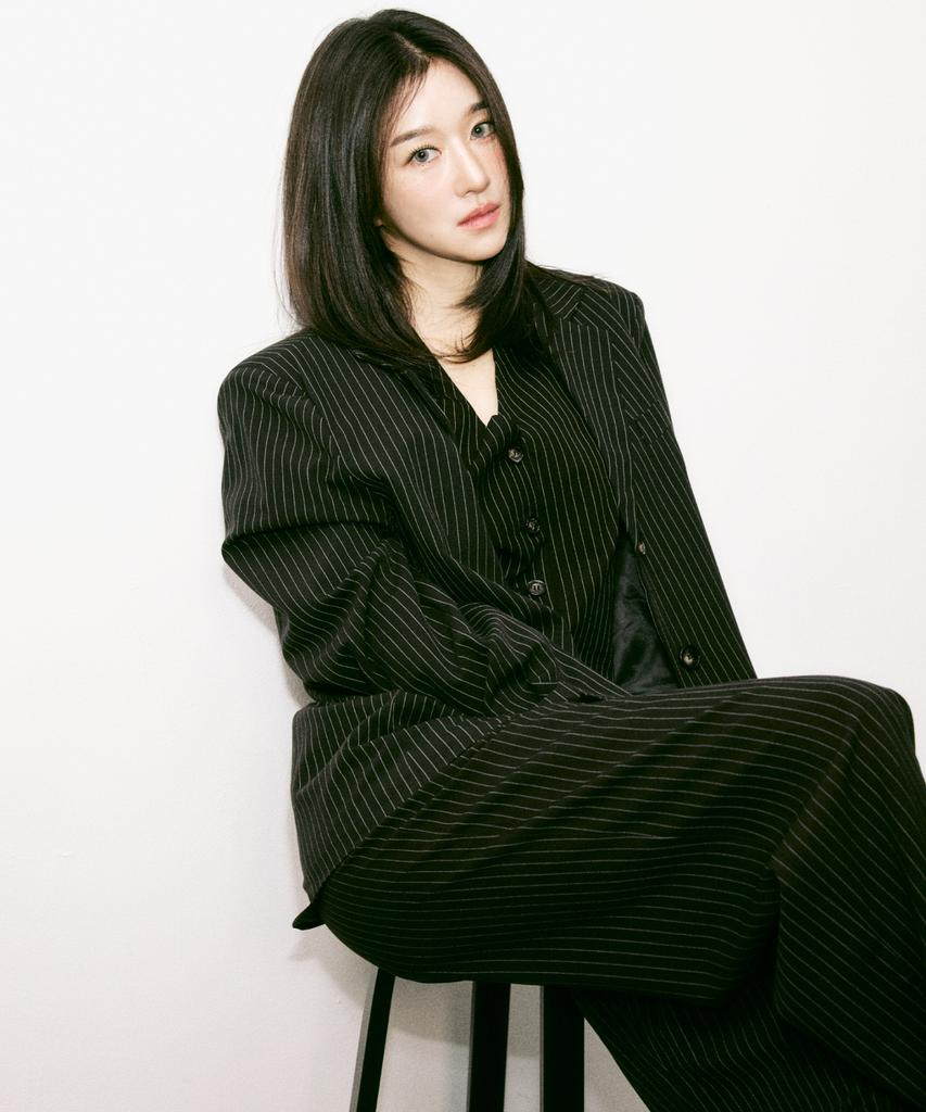 Nigaennikol Tailored Stripe Pintuck Slacks_Black