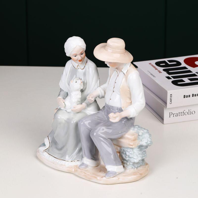 Western Ceramic Elderly Couple Statue Desktop Handicrafts Home Bedroom Table Sculpture Decorative Item Wedding Anniversary Gifts