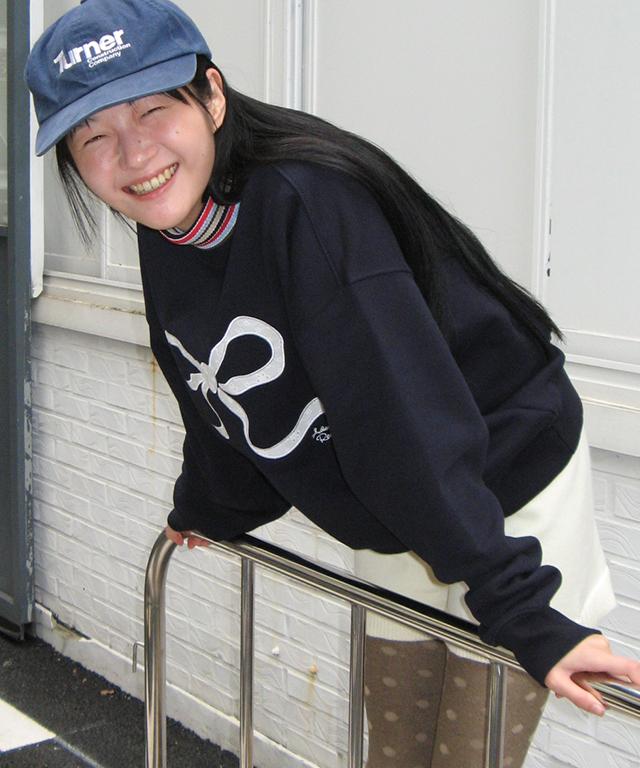RONRON Heart Ribbon Lace Applique Sweatshirt Navy