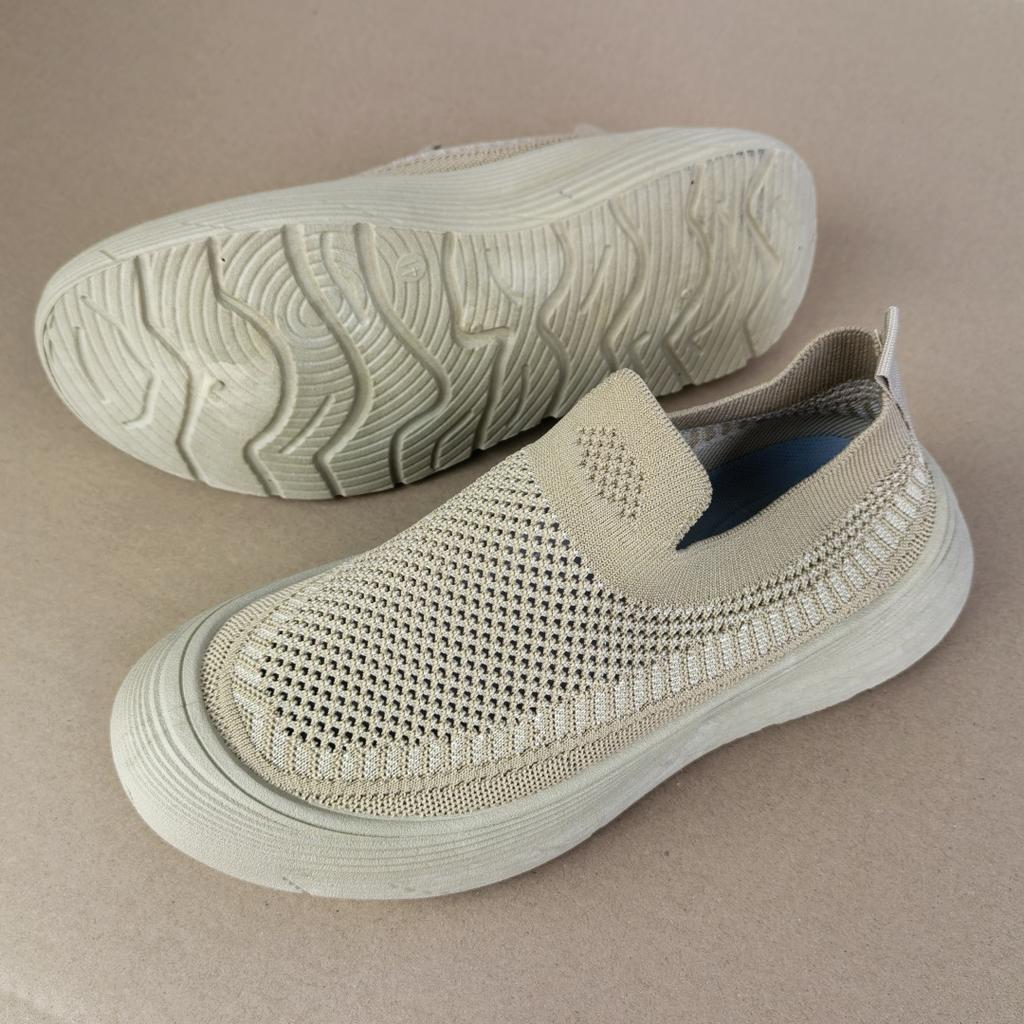 Men's shoes spring new fly-woven breathable mesh sneakers thick-soled lightweight soft-soled casual board shoes men