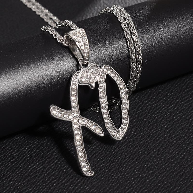 

Female Light Luxury Niche Letter Pendant Necklace срібний