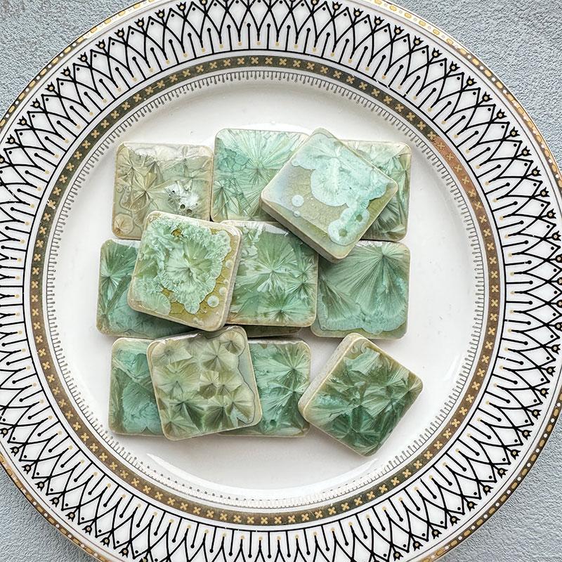 100g DIY Keramik Mosaikfliesen Glas Blatt Blütenblatt Form Handgemachte Ornamente Fliesen Wand Kunsthandwerk Kristall für Dekoratives Material 917