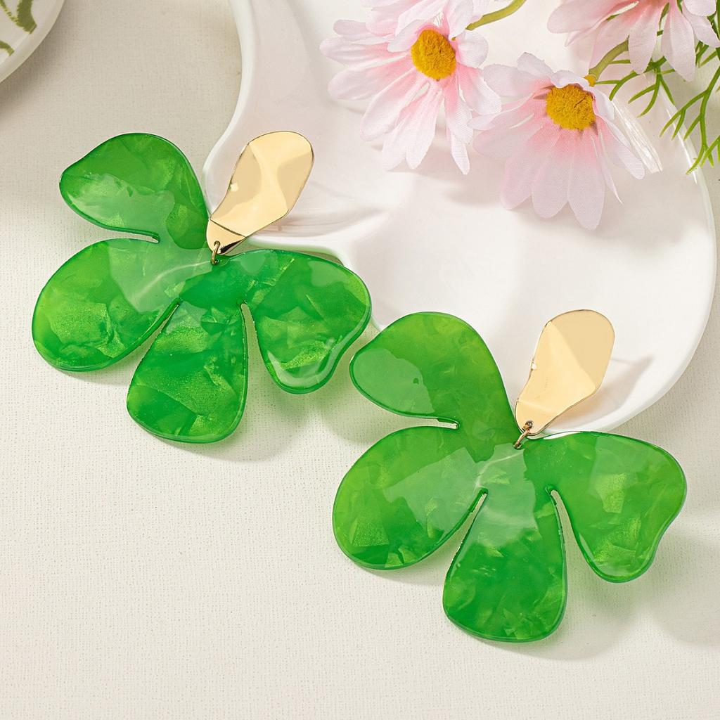 Grandes boucles d'oreilles puces fleurs, petite touche fraîche et haut de gamme d'un tempérament exquis et élégant, pour participer à des banquets et des réunions
