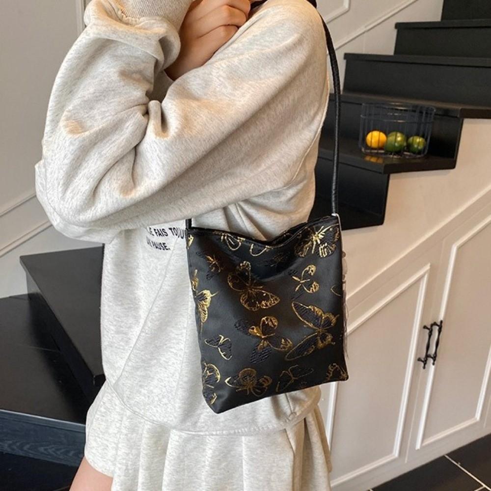 Retro New Chinese Style Handbag Lightweight Tassel Retro Shoulder Bag Large Capacity Zipper Closure Elegant Underarm Bag Casual