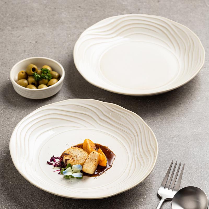 Elegant Wavy Edge White Ceramic Dinner Plate - High-End Creative Tableware