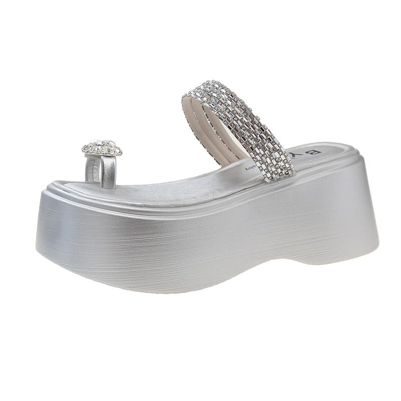 Premium-Feeling mit Rock-Strandpantoffeln Damen 2025 Sommer neu höhenerhöhend Oberbekleidung schwarz Meer dicksohlige coole Pantoffeln