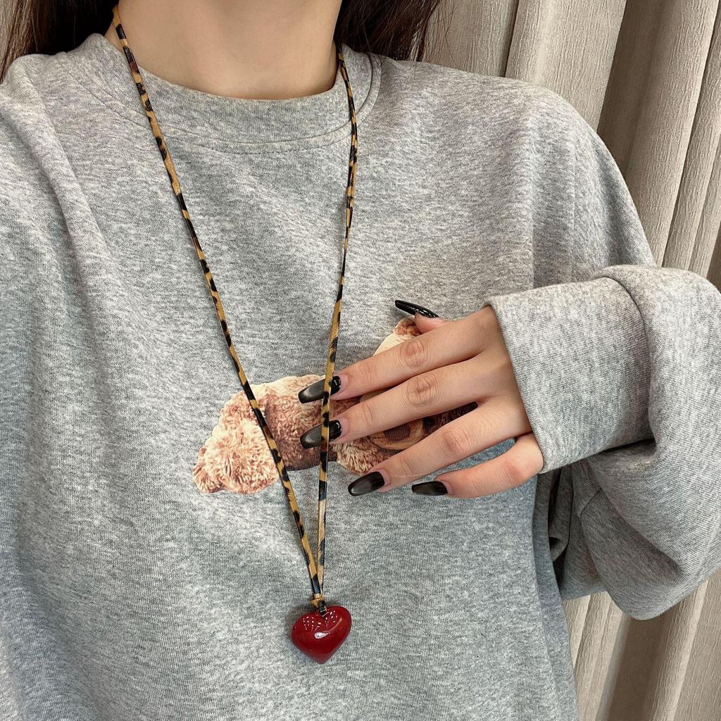 Red Floral Heart Necklace for Women - High-End 2024 Korean Fashion Sweater Chain for Autumn/Winter