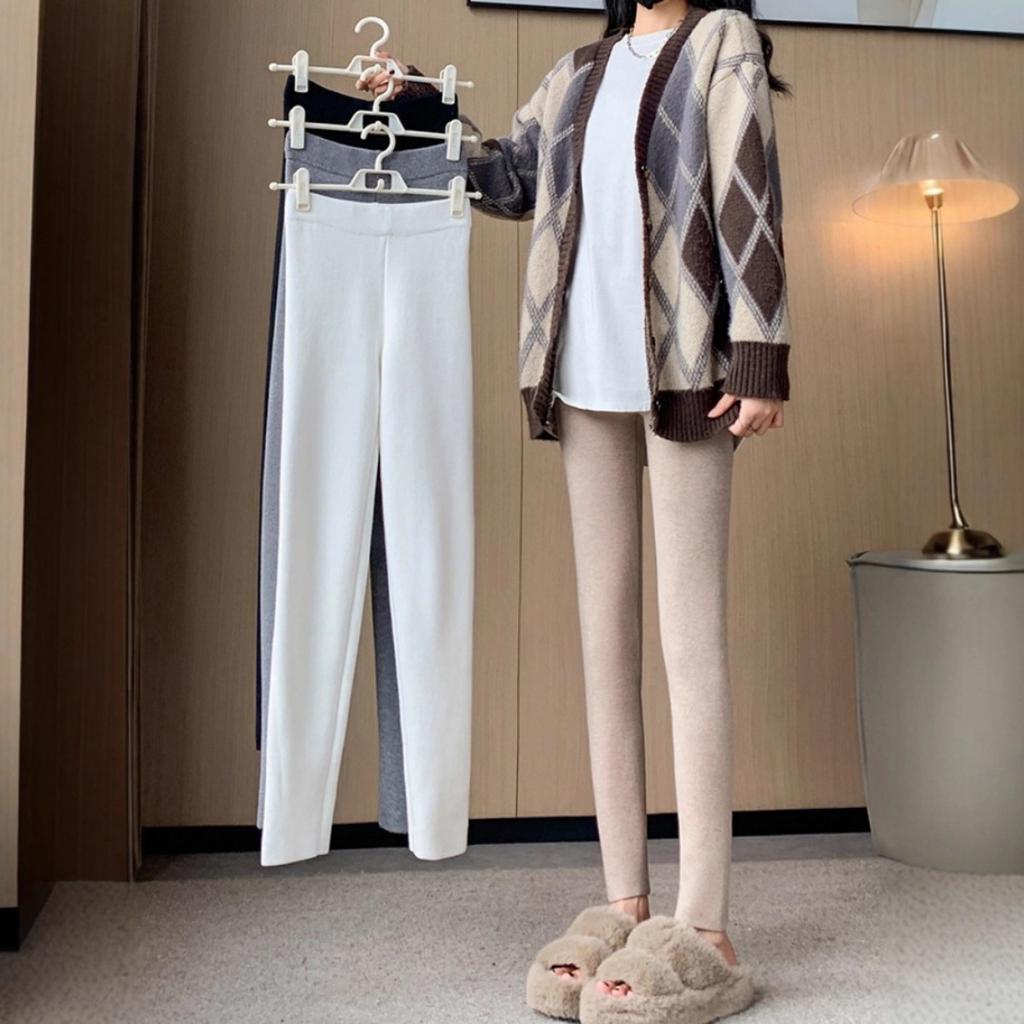 Large Mink Fleece Leggings for Women, Worn for Autumn and Winter, with Thick Fleece for Warmth. High Waisted, Tight Fitting, Elastic, and Small Feet