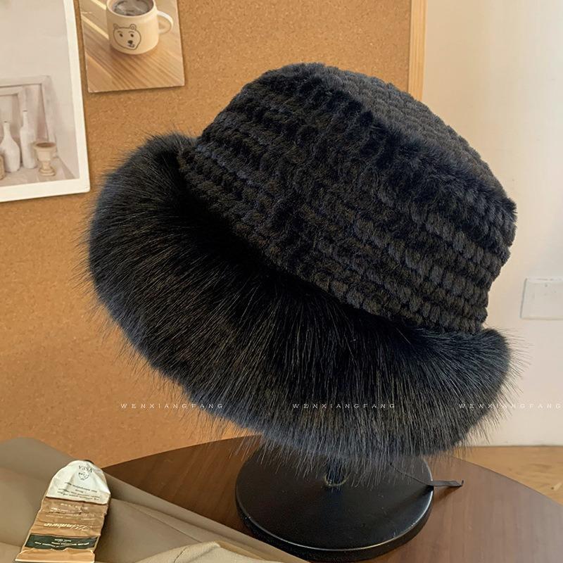 White Plush Hat for Women In Winter, Korean Version Showing Small Face, Thickened Warm Fisherman Hat, Japanese Large Head Circumference, and Cold Hat