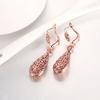 Roségoldfarbene Hängeohrringe für Damen Luxus-Hochzeitsschmuck für Bräute Vintage Klassisches Ausgehöhltes Wassertropfen-Design