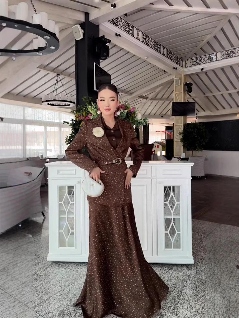 Summer 2025 Elegant Two-Piece Set: Stylish Blazer & High-Waisted Skirt