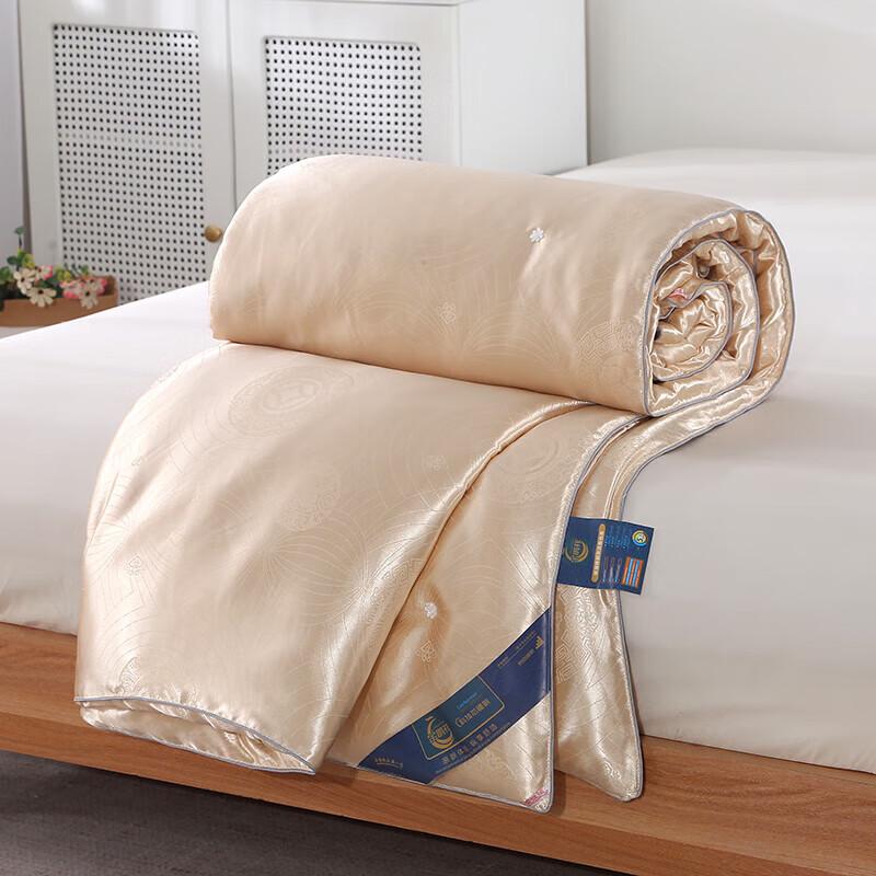 Golden Satin Jacquard Summer Air-Conditioning Fiber Quilt