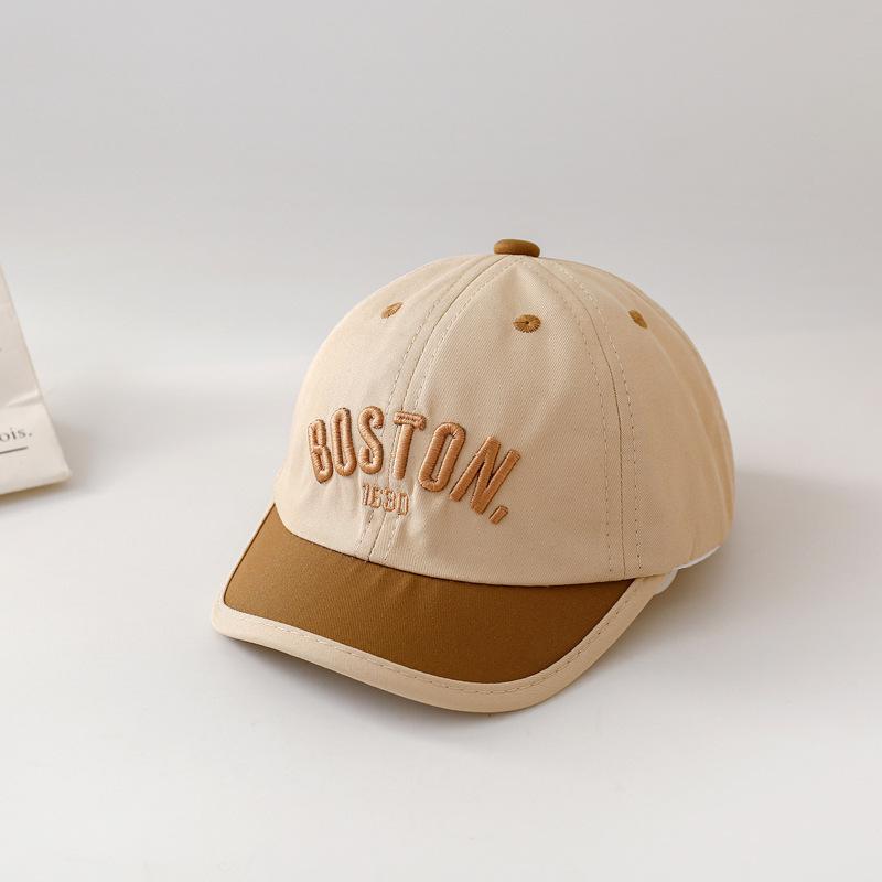 

1-3 года Модная лоскутная детская бейсболка Вышивка букв Мальчик Девочка Солнцезащитная шляпа Уличная Детская Кепка с коротким козырьком и утиным язычком бежевый