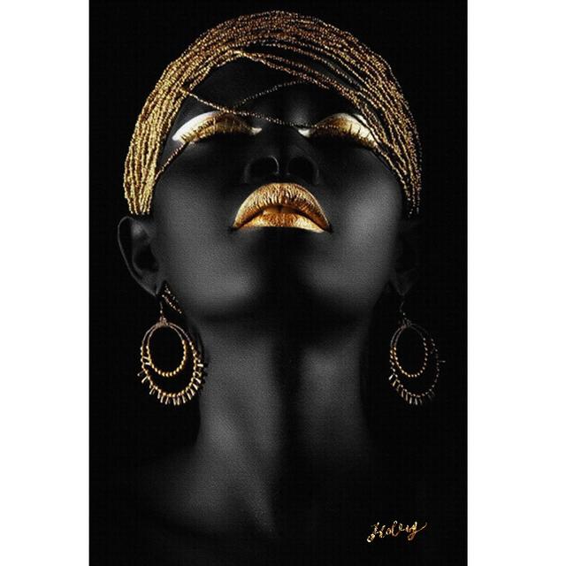 Pôster preto deslumbrante de mulher impresso em tela na sala de estar