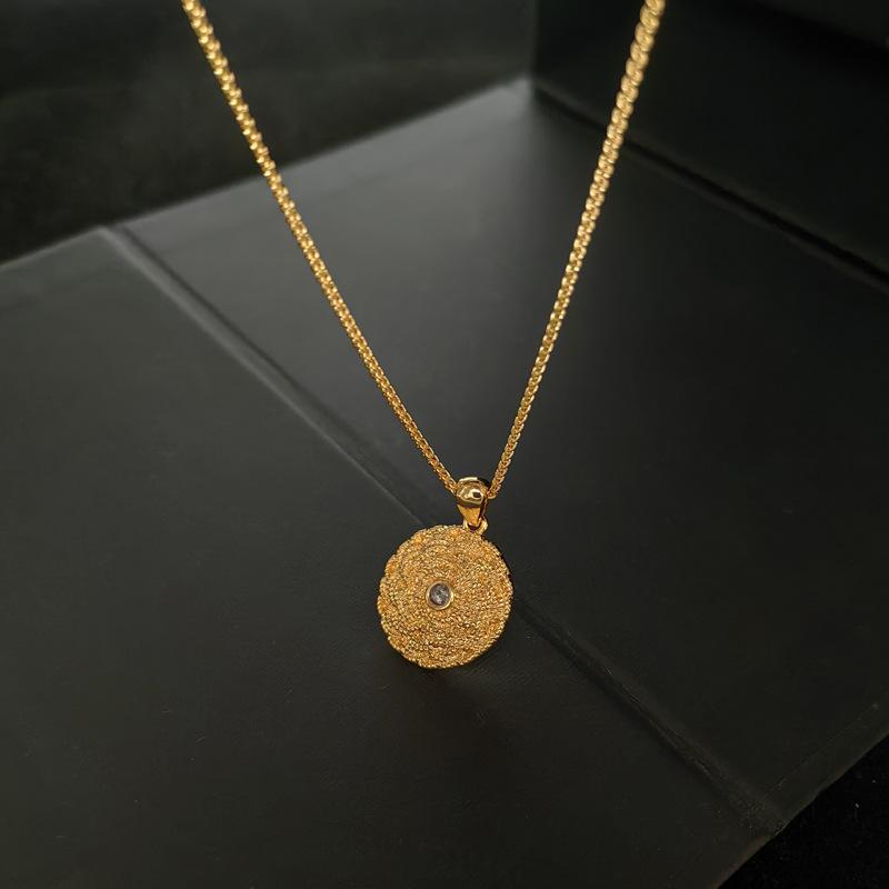 Designer Metal Wind Necklace Copper Plated Real Gold Pendant Round Simple Diamond Premium Brushed Women's Clavicle Chain