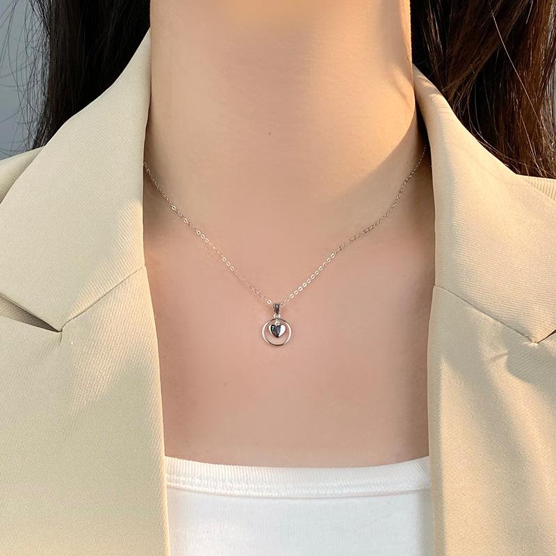 Gentle Circle Love Necklace for Women Exquisite, Sweet, and Magnificent Neckchain Design Feeling Neckwear