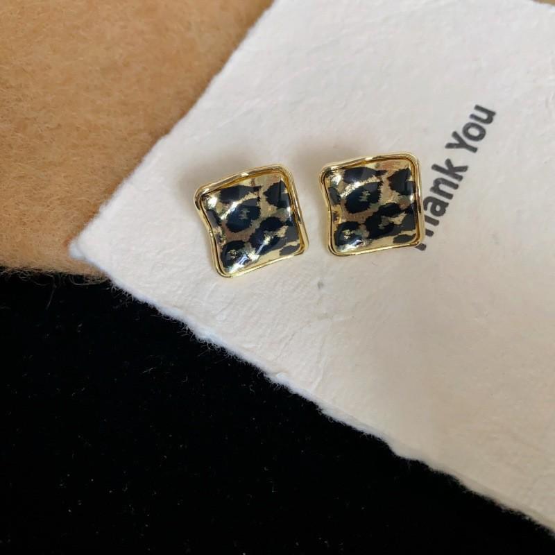 Women's Leopard Print Round Flocked Hoops: Unique Autumn/Winter European Statement Earrings for a Smaller Face Look