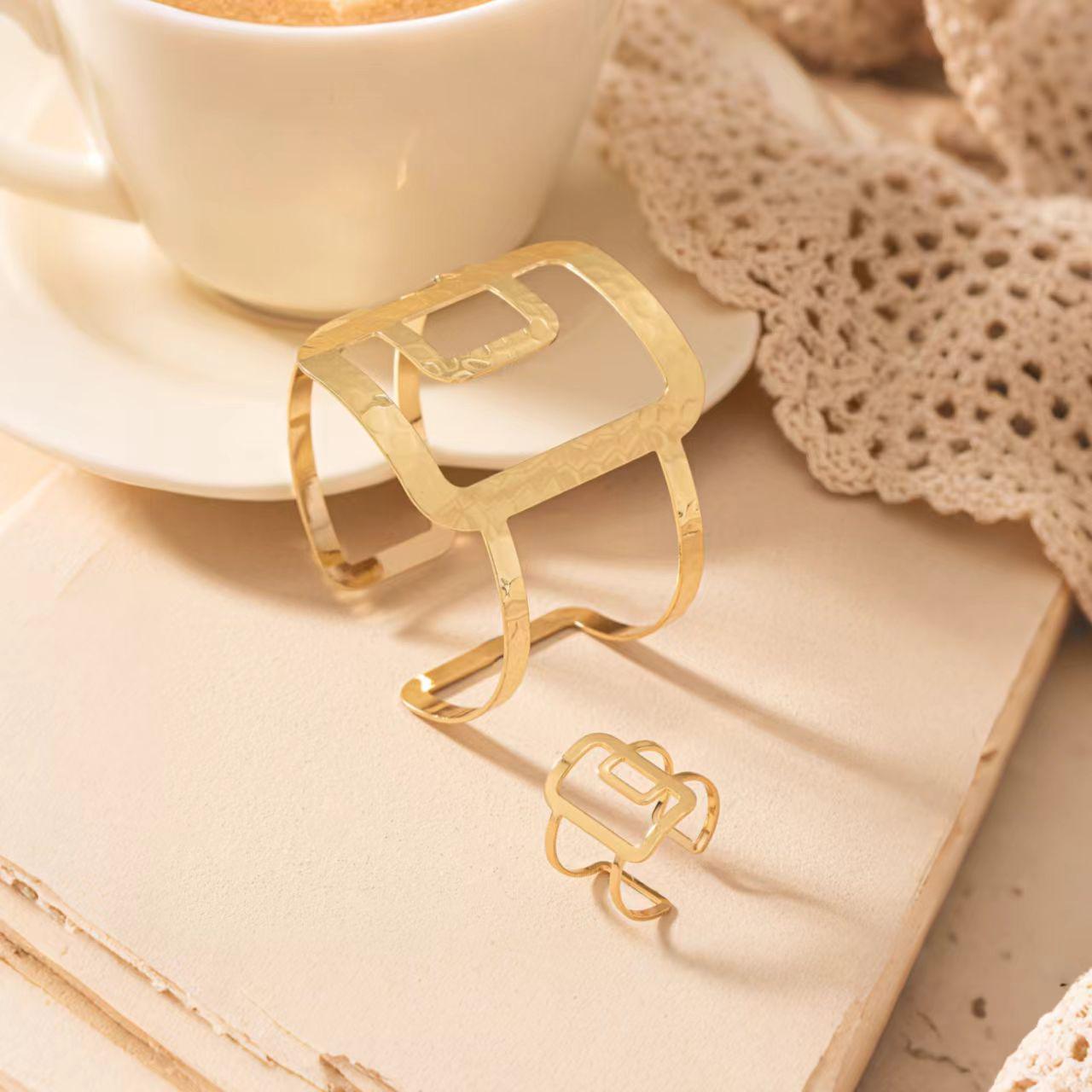 

Квадратные полые браслеты и кольца в европейском и американском стиле: Элегантные, Уникальные, Современные Украшения золотой