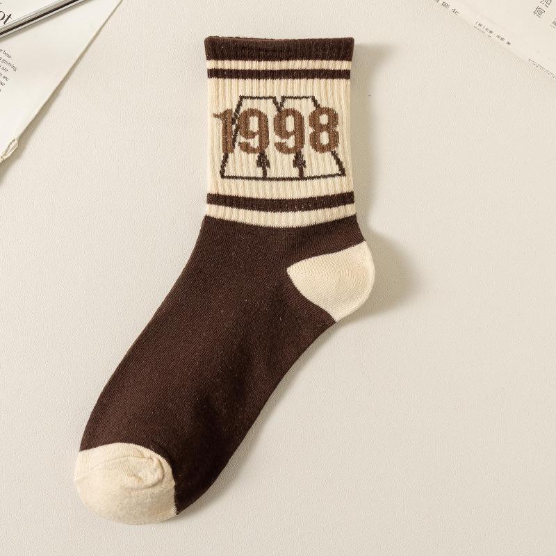 Female Spring and Autumn Retro Versatile Sports Basketball Anti Odor Student Mid Calf Socks