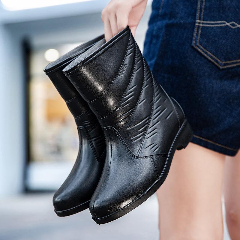 2025 women's new water shoes winter velvet thermal shoe cover rain boots fashion outdoor mid tube rain shoes women