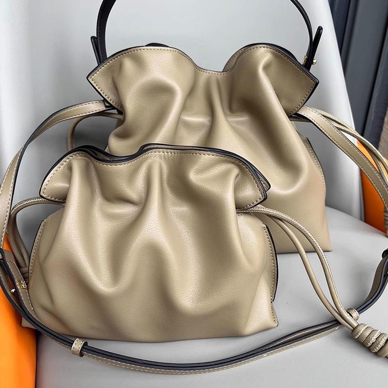 

2024 Luojia Мягкая сумка-ведро из коровьей кожи: Универсальная большая и маленькая сумка, сумка через плечо и сумка-мессенджер для женщин Large, With Text, 30cm x 24cm x 9cm