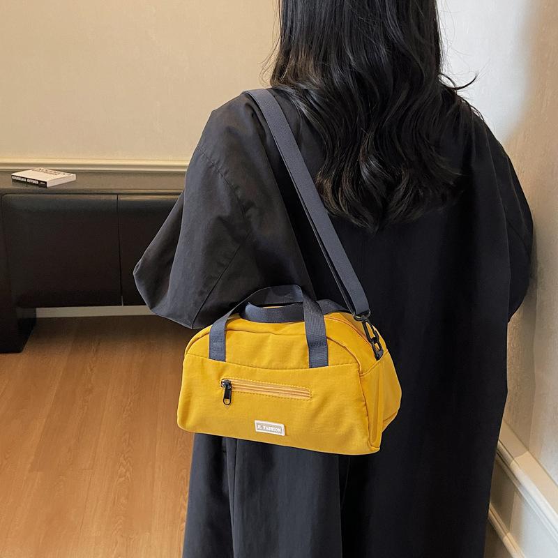 Japanese trend solid color sports messenger bag simple casual men's and women's portable outdoor lightweight baseball bag fashion trendy bag