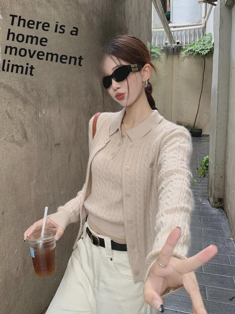 Cardigan Tricoté Rouge Deux Pièces pour Femme & Chemise de Fond Brodée - Style Rétro Automne