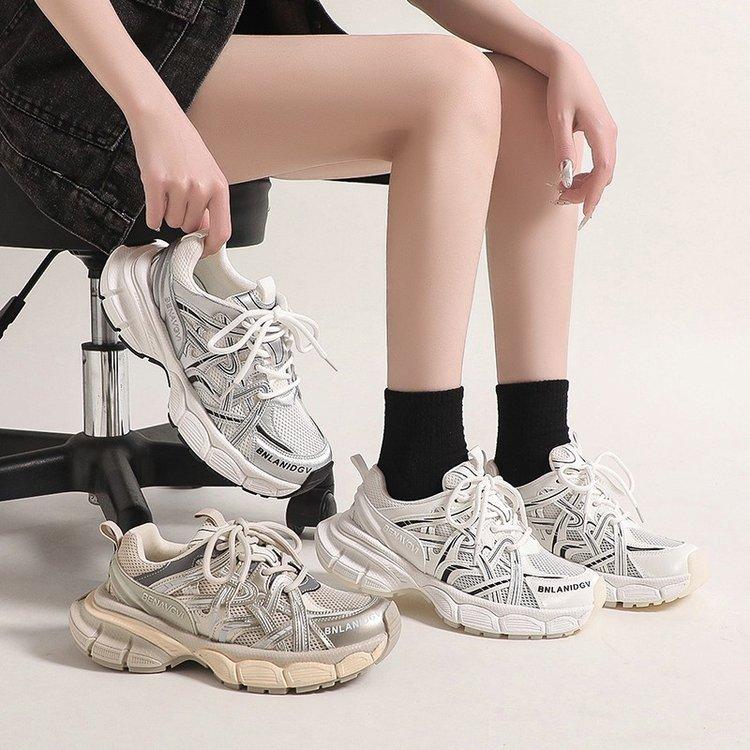 Sens du design version européenne chaussures de papa femmes été 2025 nouvelles chaussures de sport pour femmes décontractées polyvalentes en maille respirante