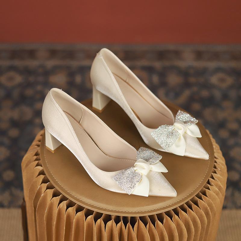 

Женские туфли на платформе с квадратным носком, новый стиль, свадебные туфли на мягкой подошве с французским мелководьем и бриллиантами, размеры 34–39 39 бежевый